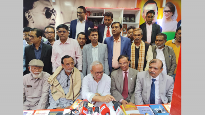 বক্তৃতা করছেন বিএনপির সিনিয়র যুগ্ম-মহাসচিব অ্যাডভোকেট রুহুল কবির রিজভী