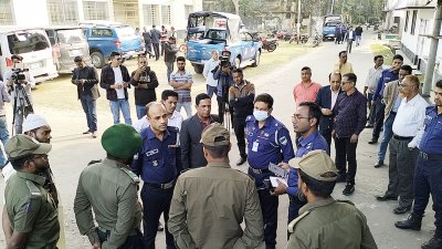 কুষ্টিয়া পানি উন্নয়ন বোর্ডের (পাউবো) সীমানাপ্রাচীরের বাইরে থেকে কার্যালয় প্রাঙ্গণে আয়োজিত জাতীয়তাবাদী শ্রমিক ইউনিয়নের সম্মেলন লক্ষ্য করে গুলি ছুড়েছে দুর্বৃত্তরা