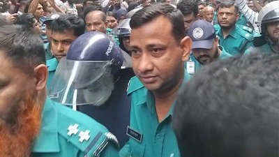 আজ আদালত চত্বরে সালমান এফ রহমান