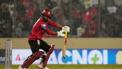চিটাগং কিংসকে হারিয়ে এগারতম আসরের ফাইনালে উঠেছে তামিম ইকবালের দল
