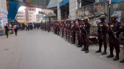 পরিস্থিতি স্বাভাবিক রাখতে চার প্লাটুন বিজিবি মোতায়েন করা হয়েছে।