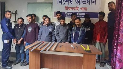 চট্টগ্রামের মীরসরাইয়ে ডাকাতির প্রস্তুতিকালে দেশীয় অস্ত্রসহ ১১ জনকে গ্রেফতার