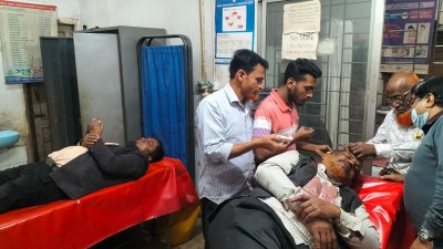 আহতদের উদ্ধার করে লক্ষ্মীপুর সদর হাসপাতালে ভর্তি করা হয়েছে