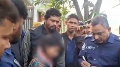 নওগাঁ থেকে ওই  স্কুলছাত্রীকে উদ্ধার করা হয়। (ছবি: ভিডিও থেকে নেওয়া)
