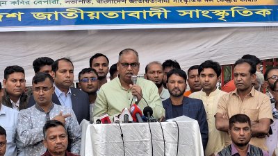 বক্তব্য দিচ্ছেন শামসুজ্জামান দু