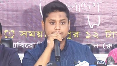 সংবাদ সম্মেলনে বক্তব্য দিচ্ছেন হাসনাত আব্দুল্লাহ