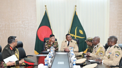 সেনাপ্রধান জেনারেল ওয়াকার উজ জামানের সঙ্গে সৌজন্য সাক্ষাতে সেন্ট্রাল আফ্রিকান রিপাবলিকের সশস্ত্র বাহিনীর চিফ অব স্টাফ মামাদো জেফিরিন