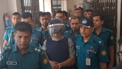 আদালত চত্বরে আছাদুজ্জামান মিয়া