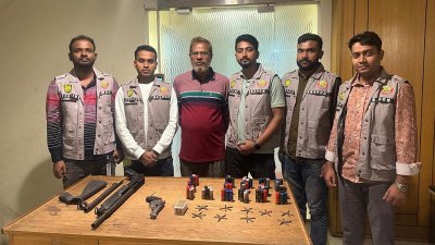 অস্ত্রসহ গ্রেফতার সাবেক উপজেলা চেয়ারম্যান