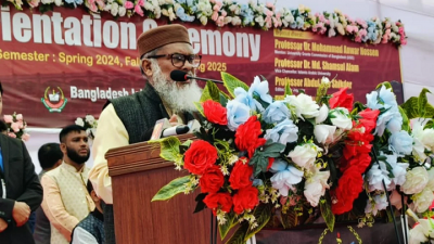 শিক্ষার্থীদের ওরিয়েন্টেশন প্রোগ্রামে প্রধান অতিথির বক্তৃতা করেন ধর্ম উপদেষ্টা ড. আ ফ ম খালিদ হোসেন