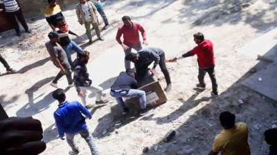 রাজশাহীতে ফাঁকা গুলি ছুড়ে ও ককটেলের বিস্ফোরণ ঘটিয়ে হাট ইজারার টেন্ডার বাক্স লুটের ঘটনায় মামলা হয়েছে