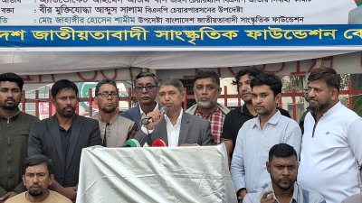 বক্তব্য দিচ্ছেন আহমেদ আযম খান