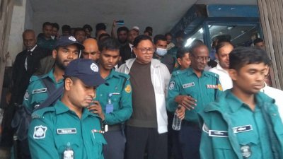 পুলিশের গহফাজতে গোলাম মোহাম্মদ আলমগীর