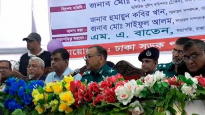 কথা বলছেন ডিএমপি কমিশনার শেখ মো. সাজ্জাত আলী