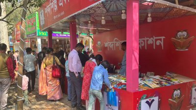 বই কিনেই ফিরে যেতে হচ্ছে শিশুদের