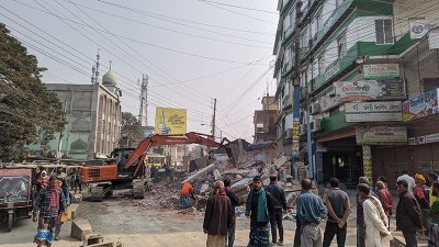 ভেঙে ফেলা হয়েছে কুড়িগ্রাম জেলা আওয়ামী লীগের কার্যালয়