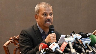 ফরেন সার্ভিস অ্যাকাডেমিতে প্রেস ব্রিফিংয়ে কথা বলছেন আসিফ নজরুল। ছবি: পিআইডি