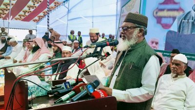 বক্তব্য দিচ্ছেন ধর্ম উপদেষ্টা ড. আ ফ ম খালিদ হোসেন