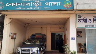 ঘরের মেঝে থেকে স্ত্রীর এবং আড়ায় ঝুলন্ত অবস্থায় স্বামীর লাশ উদ্ধার করেছে পুলিশ
