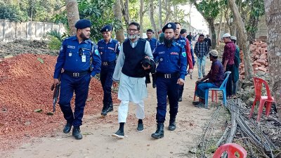 পুলিশি পাহারায় মায়ের জানাজায় যুবলীগ নেতা