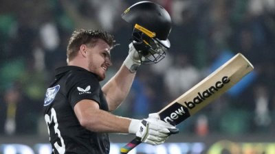 ৭২ বলে অভিষেক সেঞ্চুরি ফিলিপসের