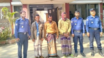 তিন আসামিকে গ্রেফতার করে দুপুরে আদালতের মাধ্যমে কারাগারে পাঠানো হয়েছে