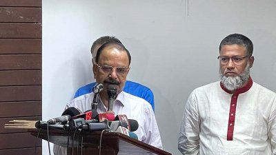 সভায় বক্তব্য রাখছেন গয়েশ্বর চন্দ্র রায়