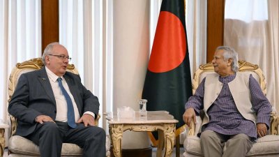 প্রধান উপদেষ্টা ড. মুহাম্মদ ইউনূসের সঙ্গে সাক্ষাৎ করেন উরুগুয়ের অনাবাসিক রাষ্ট্রদূত আলবার্তো এ গায়ানি