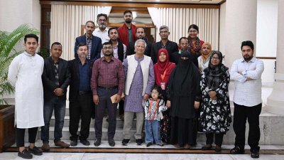 প্রধান উপদেষ্টার সঙ্গে গণঅভ্যুত্থানে শহীদ হওয়া পরিবারের সদস্যরা