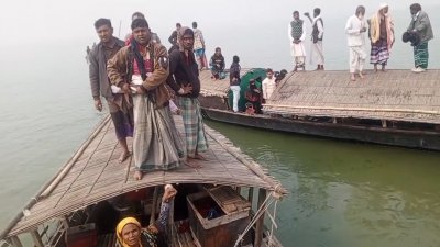 ডাকাতির শিকার দুই নৌকা