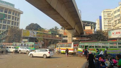 শাহবাগে সড়ক থেকে সড়ে গেছেন আন্দোলনকারীরা