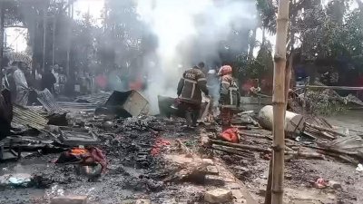 রবিবার বাড়িটিতে আগুন দেওয়ার ঘটনা ঘটে