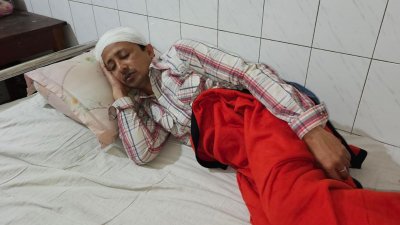 আহত সাংবাদিক ইমরান হোসেনকে রাজবাড়ী সদর হাসপাতালে ভর্তি করা হয়েছে