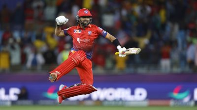 শেষের দিকে ঝড় তুলেছেন রাজা।