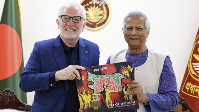 প্রধান উপদেষ্টা ও ঢাকায় নিযুক্তআইরিশ রাষ্ট্রদূত