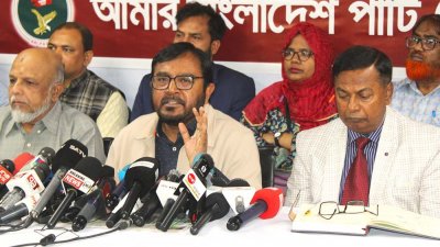 বক্তব্য রাখছেন মজিবুর রহমান মঞ্জু