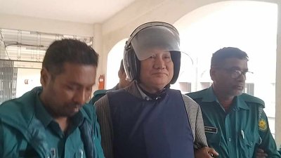আদালতে দীপংকর তালুকদার