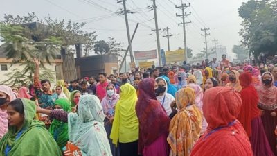 শ্রমিকদের সড়ক অবরোধ