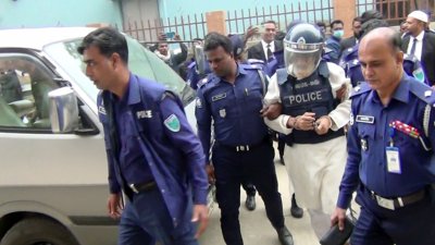 মঙ্গলবার বেলা ১১টার দিকে হবিগঞ্জ সিনিয়র জুডিশিয়াল ম্যাজিস্ট্রেট আদালতের বিচারক মোহাম্মদ আব্দুল আলীমের আদালতে মজিদ খানকে হাজির করা হয়