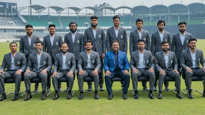 বিসিবি সভাপতির সঙ্গে ফটোসেশনে বাংলাদেশ দল।