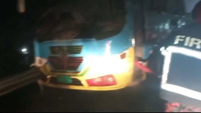 ফায়ার সার্ভিসের দুটি ইউনিটের প্রচেষ্টায় আগুন নেভানো হয়