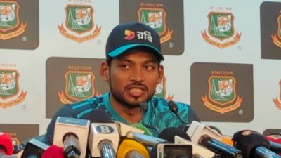 সংবাদ সম্মেলনে নাজমুল হোসেন শান্ত।