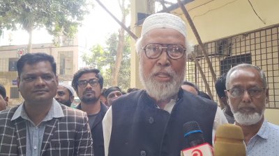 সাংবাদিকদের সঙ্গে আলাপকালে কাদের সিদ্দিকী