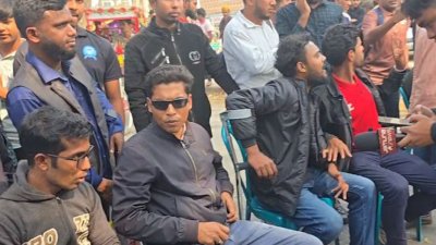 আন্দোলনে আহতদের সড়ক অবরোধ