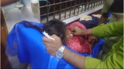 নিহত ময়না আক্তার ওই গ্রামের ফারুক মিয়ার মেয়ে।