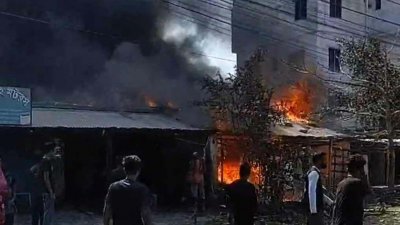 আগুনে দোকানের সবকিছু পুড়ে গেছে