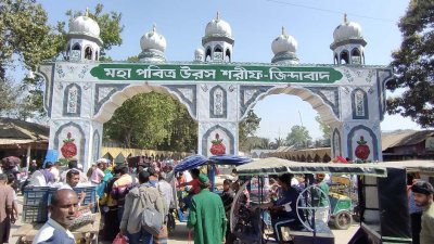 উরস উপলক্ষে বিভিন্ন যানবাহনে চেপে লাখো ভক্ত সমবেত হচ্ছেন