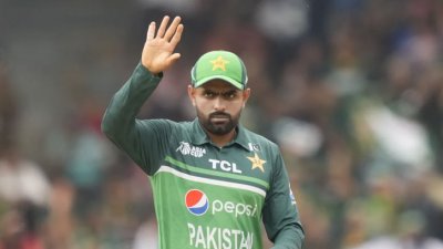 সিডনির ডাকে প্রথমবার বিগ ব্যাশ লিগে বাবর