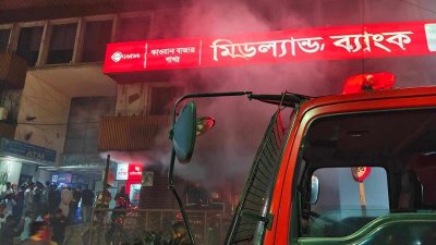 ইটিভি ভবনের নিচ তলায় ‌রেস্টুরেন্টে আগুন লাগার খবরে ছুটে যায় ফায়ার সার্ভিস