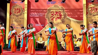 চট্টগ্রাম নগরের সিআরবির শিরীষতলায় আয়োজিত বসন্তবরণ উৎসবের অনুষ্ঠান মাঝপথে বাতিল করেছে আবৃত্তি সংগঠন প্রমা